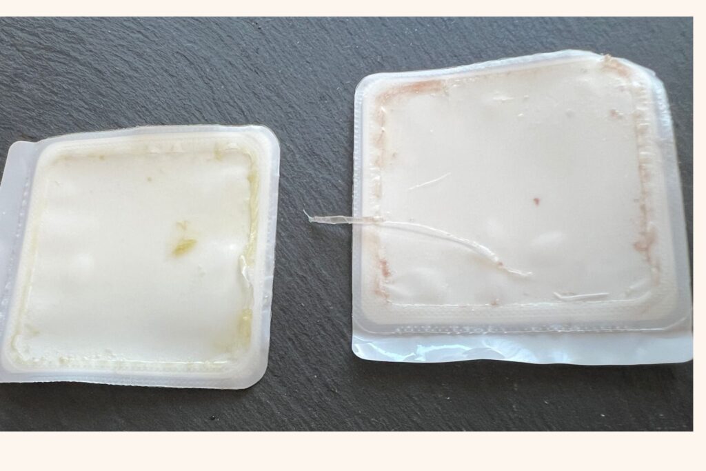 ゆるるかを食べ終えた容器とはがしたフィルム