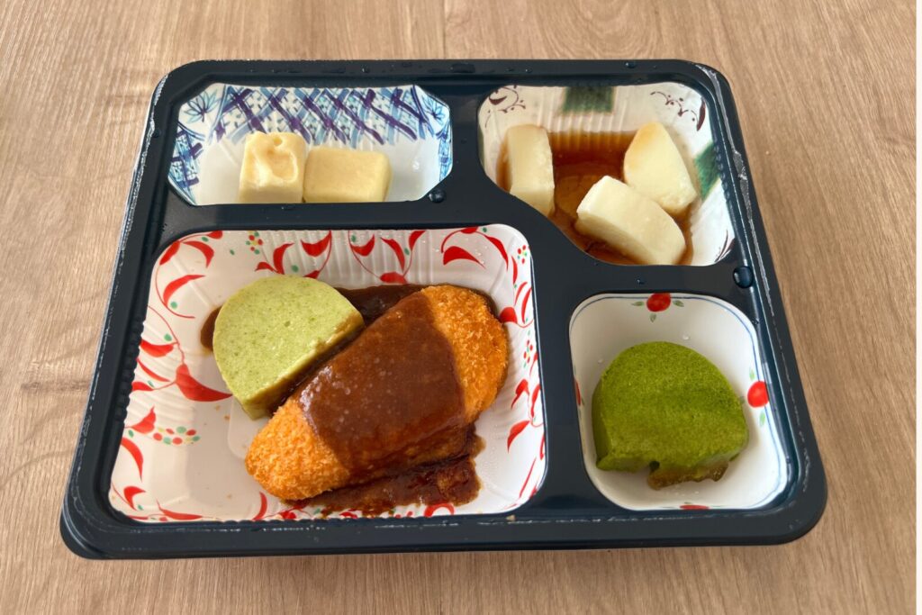 メディカルフードサービスのムース食 サーモンフライのお弁当