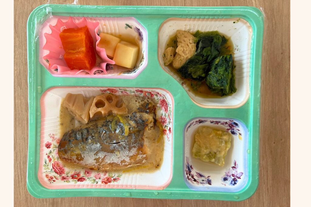 メディカルフードサービスのやわらか食 サバの塩焼きのお弁当